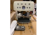 Кофемашина-эспрессо со встроенной кофемолкой, Кремовый Smeg EGF03CREU (Уценка)